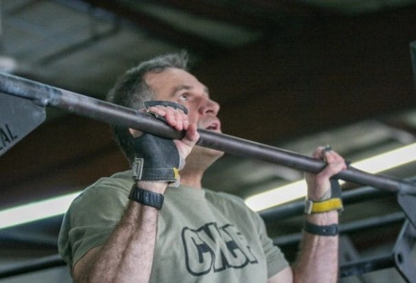 Man lift weight at Commonwealth CrossFit